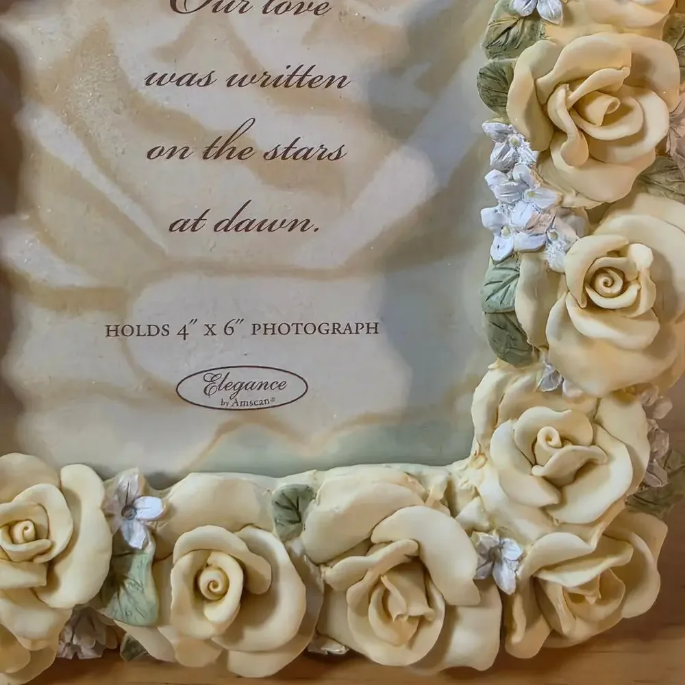 Vintage Elegance by Amscan Cherished Bouquet 4x6 Sculpted Rose Photo Frame